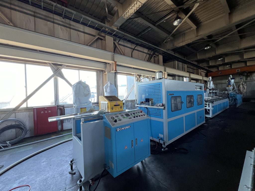 Wpc Decking Profile Extrusion Line With Pulverizing System Everplast